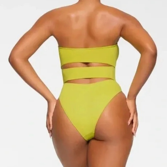 Other - NWT SKIMS SWIM CUT OUT STRAPLESS MONOKINI SIZE 4X Color CITRUS